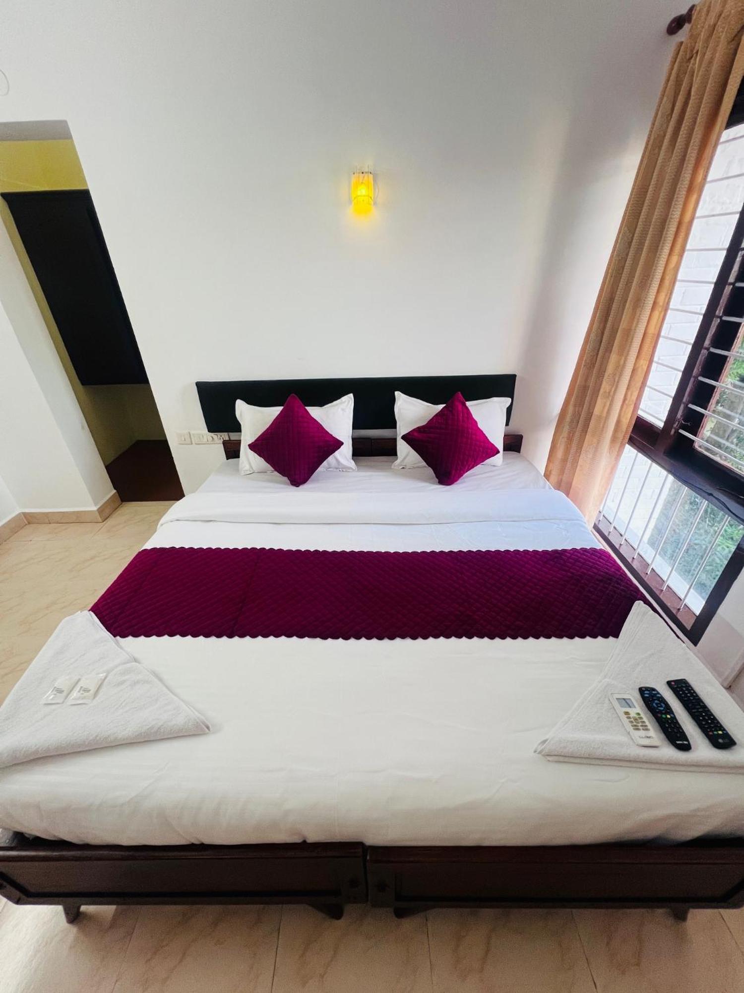 Hotel Sunday - Townhouse Club Airport Trivandrum Thiruvananthapuram Extérieur photo