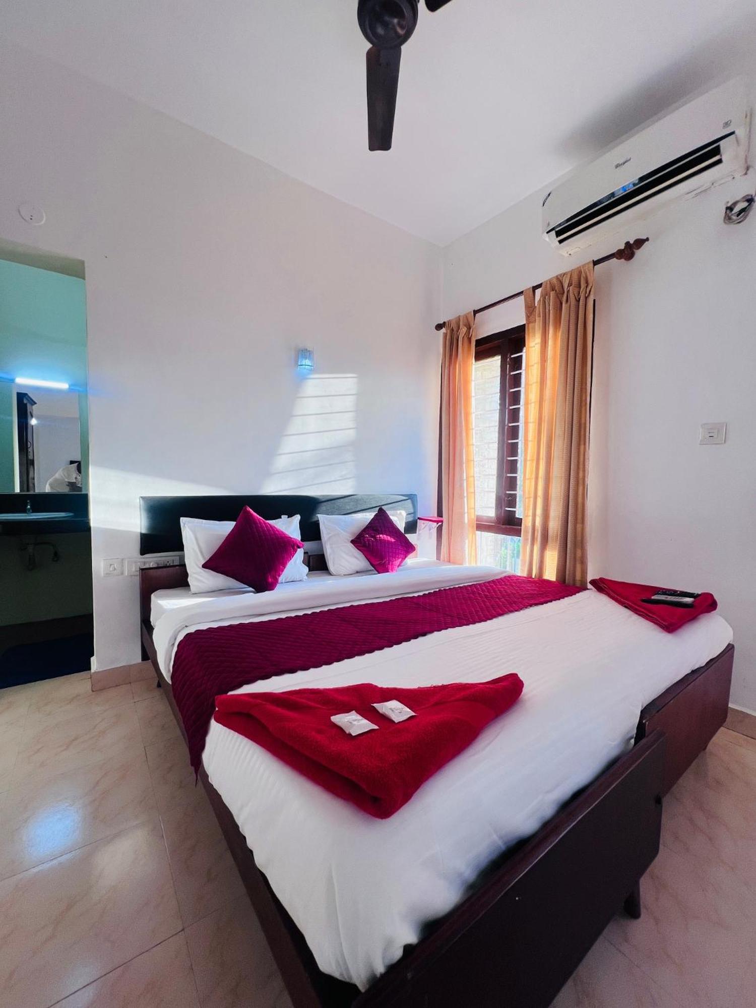 Hotel Sunday - Townhouse Club Airport Trivandrum Thiruvananthapuram Extérieur photo