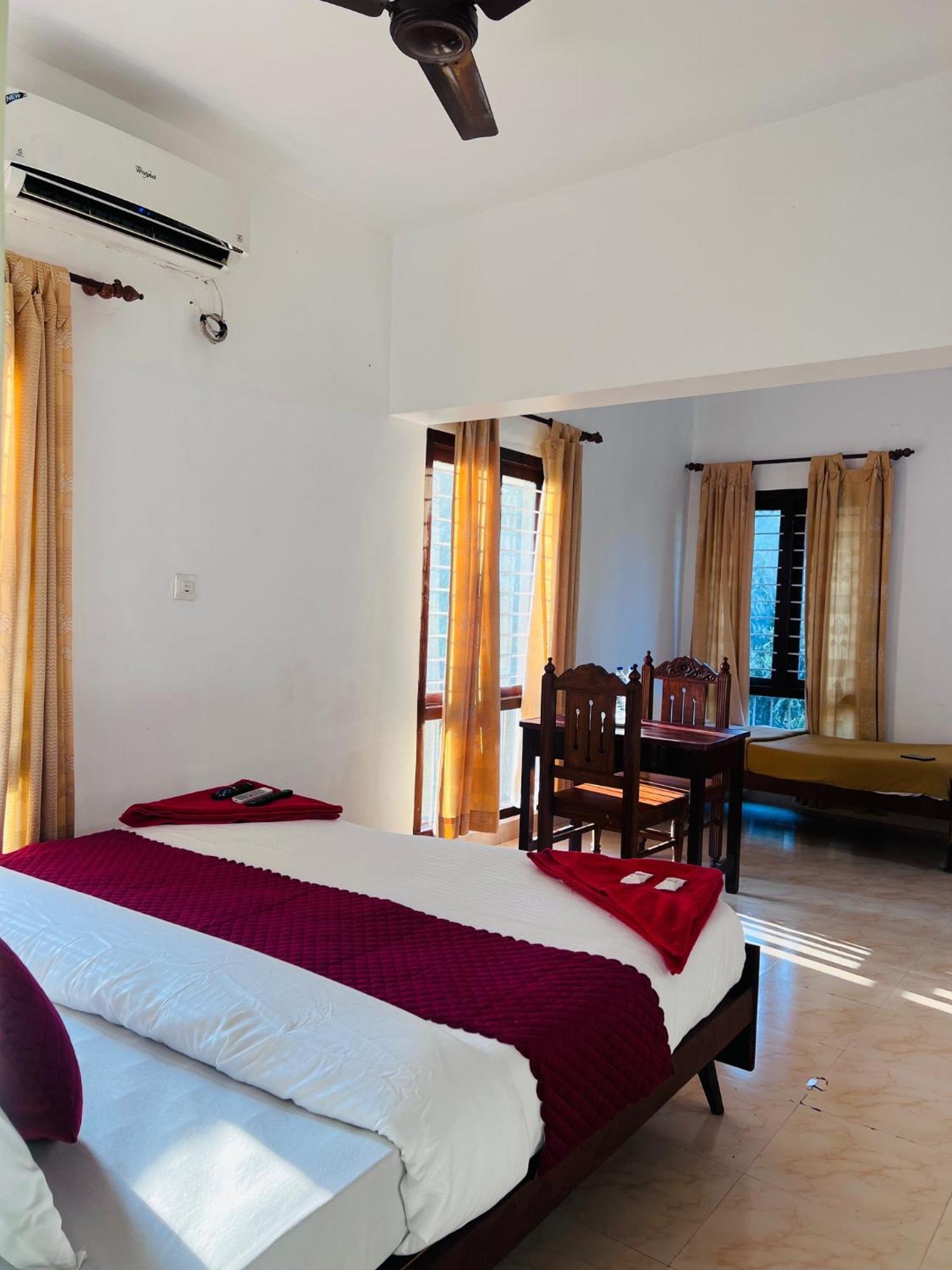 Hotel Sunday - Townhouse Club Airport Trivandrum Thiruvananthapuram Extérieur photo
