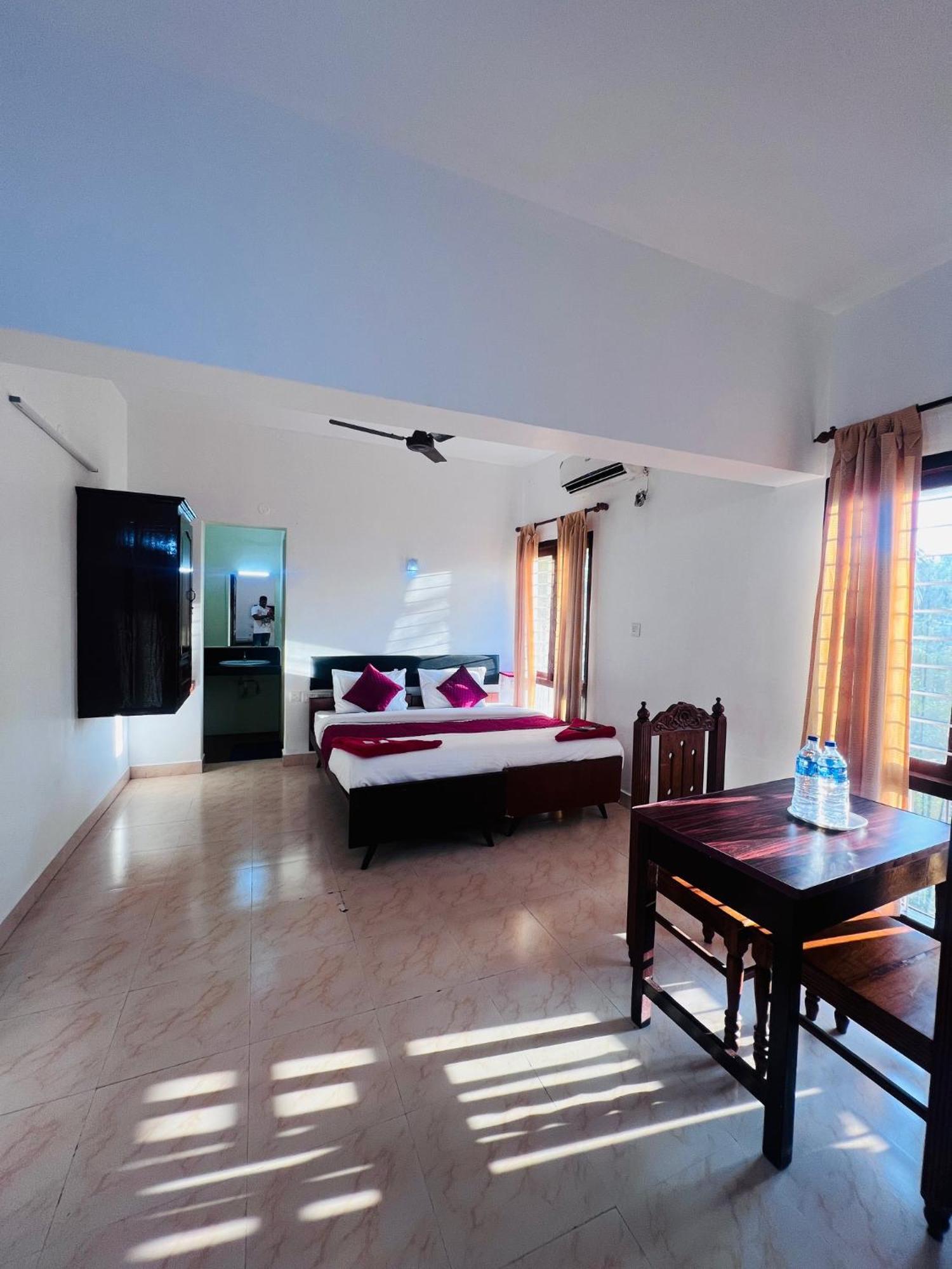 Hotel Sunday - Townhouse Club Airport Trivandrum Thiruvananthapuram Extérieur photo