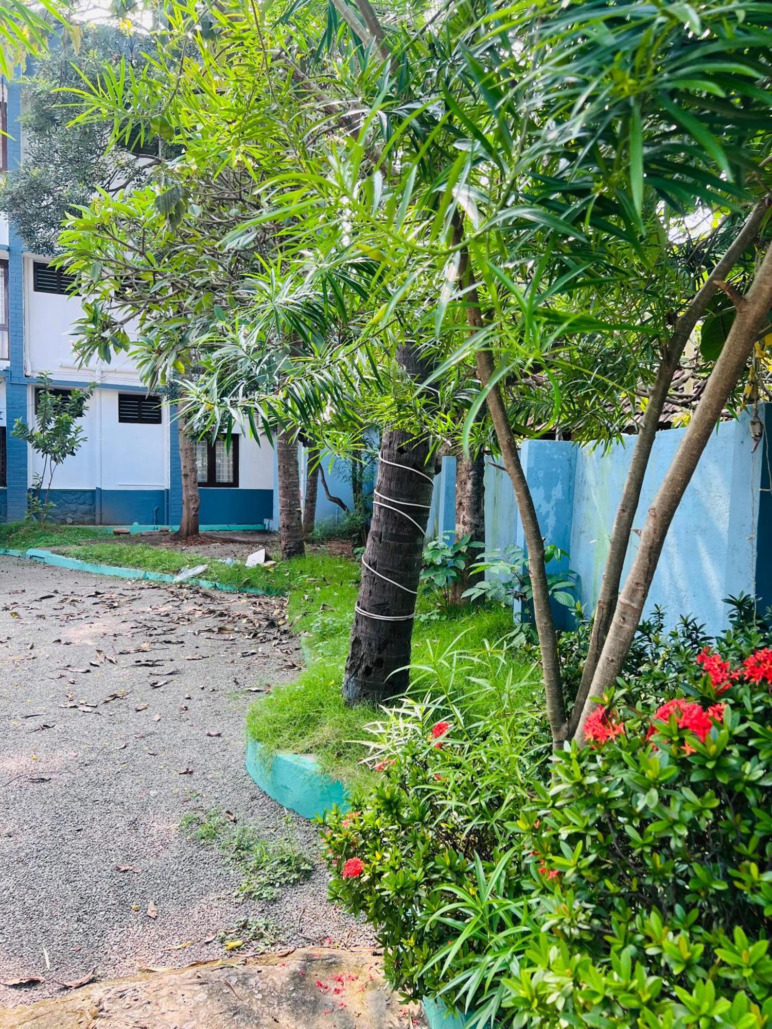 Hotel Sunday - Townhouse Club Airport Trivandrum Thiruvananthapuram Extérieur photo