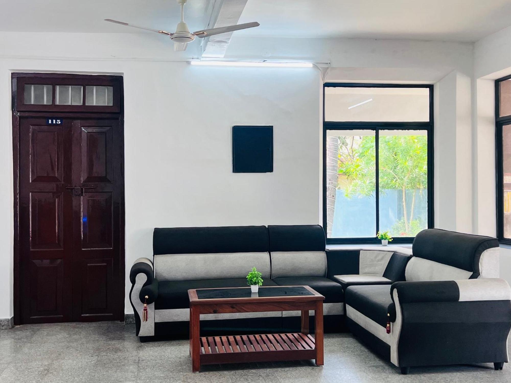 Hotel Sunday - Townhouse Club Airport Trivandrum Thiruvananthapuram Extérieur photo