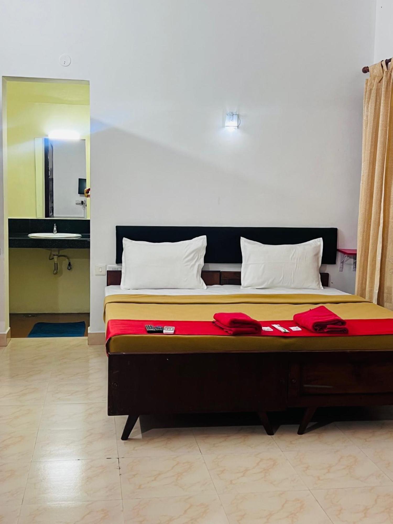 Hotel Sunday - Townhouse Club Airport Trivandrum Thiruvananthapuram Extérieur photo