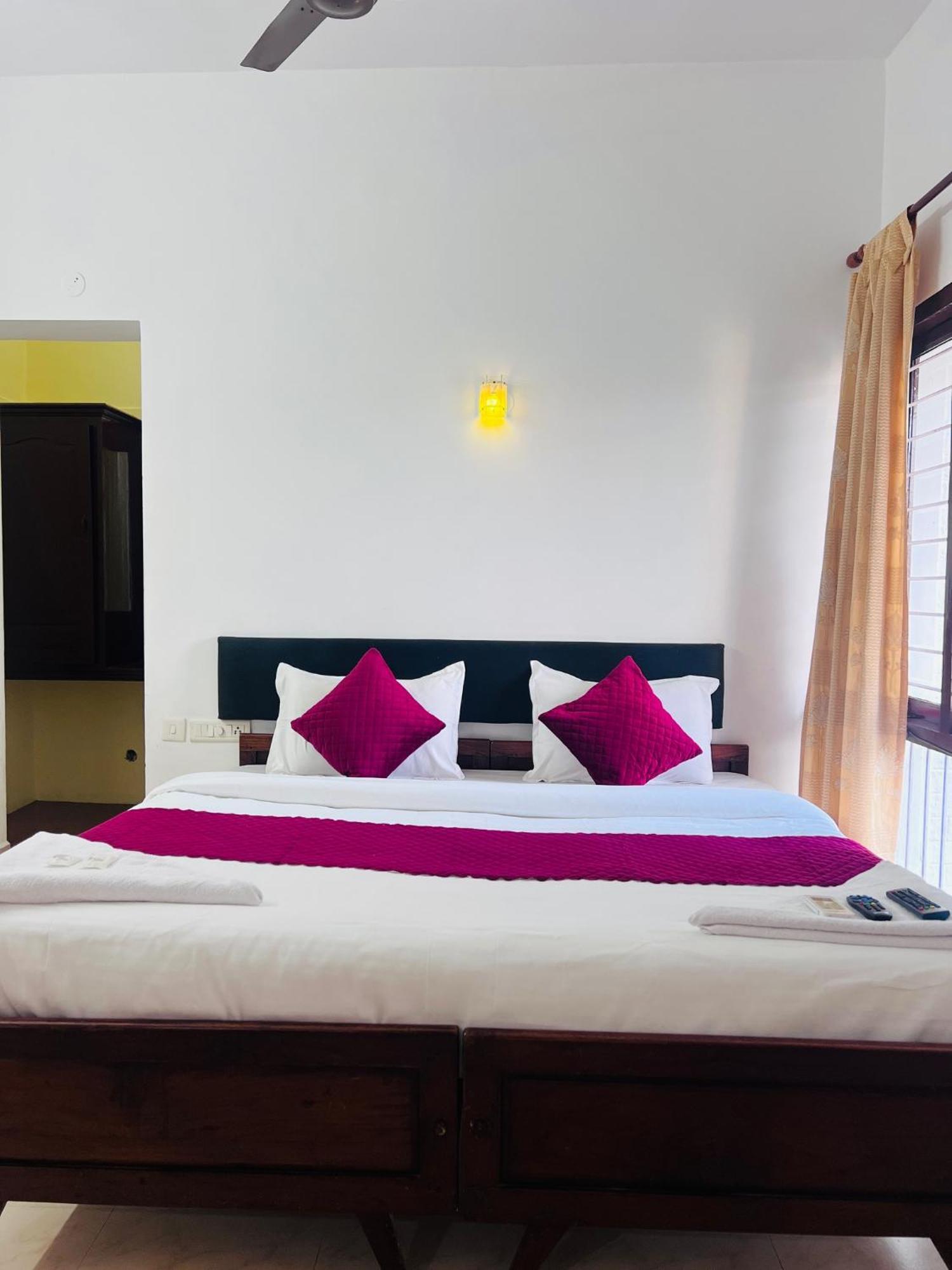 Hotel Sunday - Townhouse Club Airport Trivandrum Thiruvananthapuram Extérieur photo