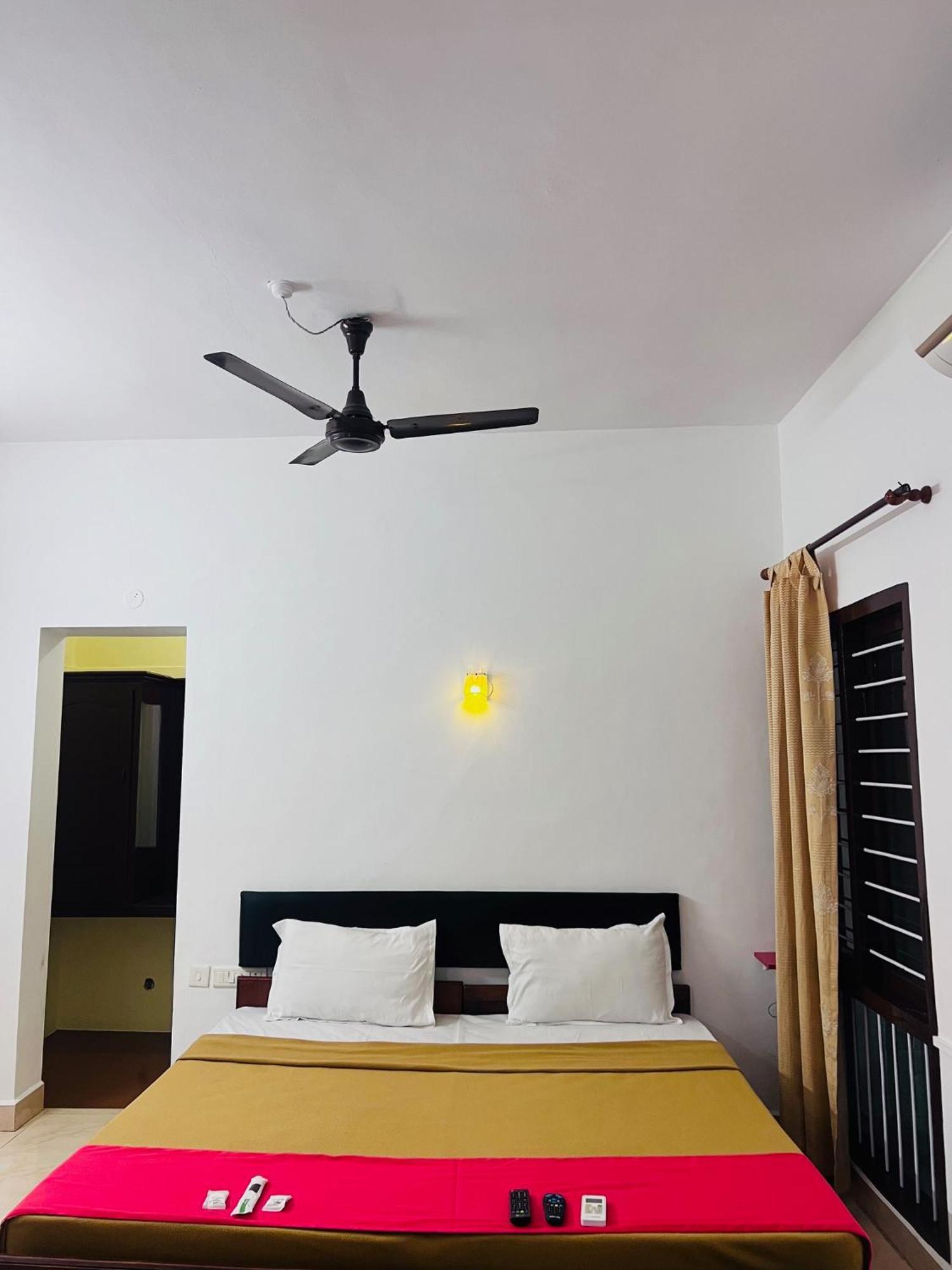Hotel Sunday - Townhouse Club Airport Trivandrum Thiruvananthapuram Extérieur photo