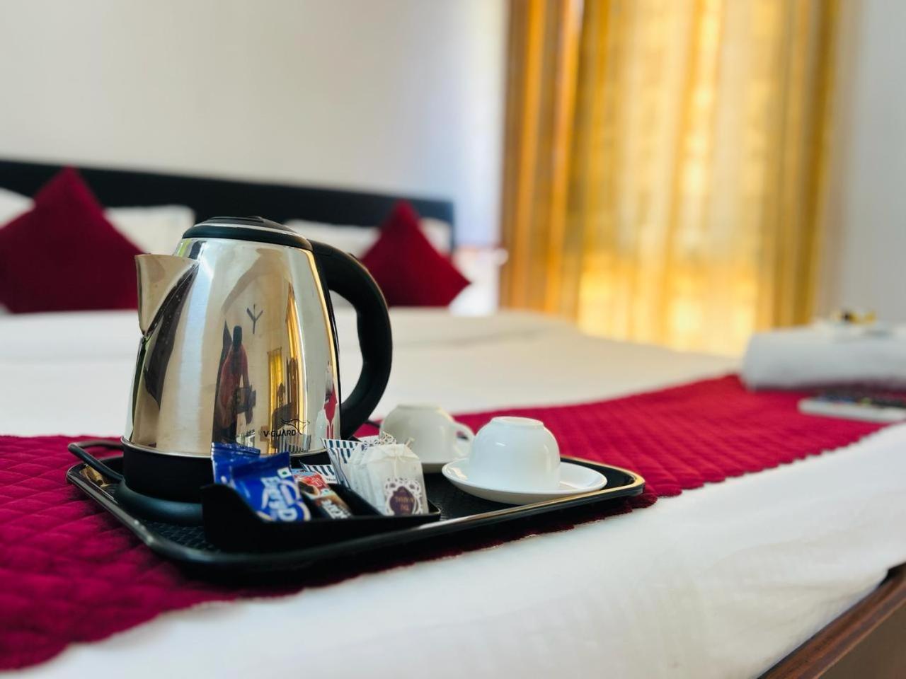 Hotel Sunday - Townhouse Club Airport Trivandrum Thiruvananthapuram Extérieur photo