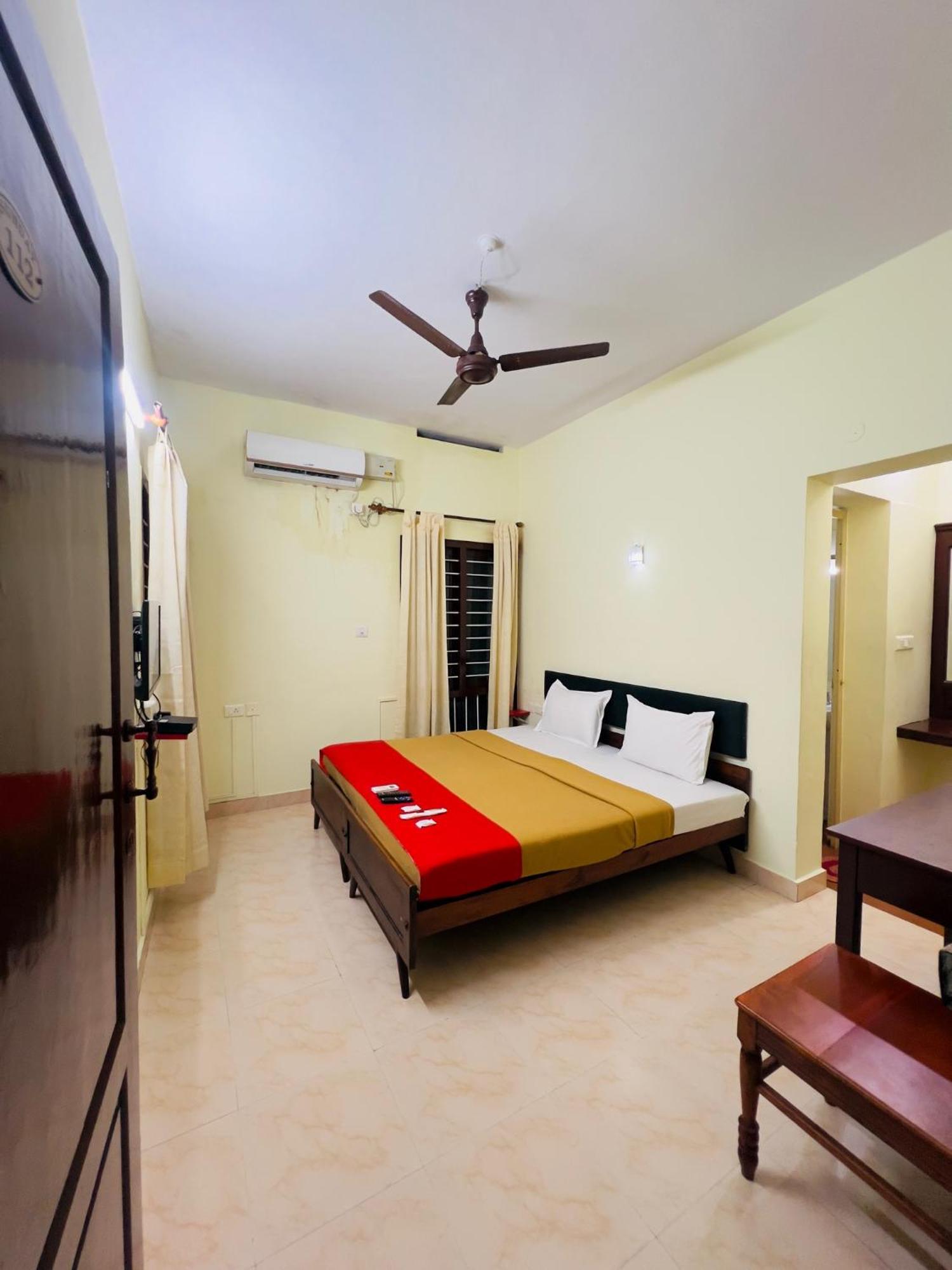 Hotel Sunday - Townhouse Club Airport Trivandrum Thiruvananthapuram Extérieur photo