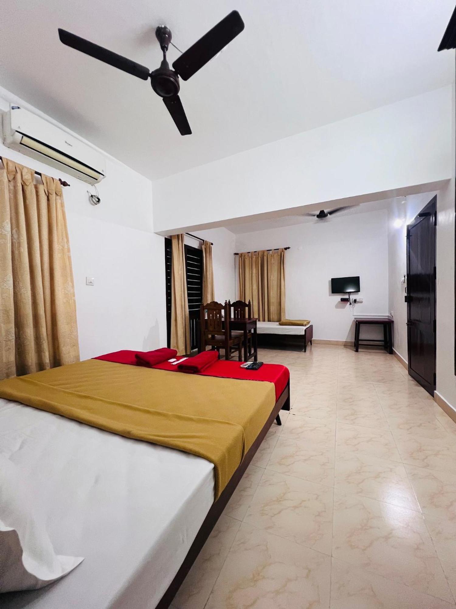 Hotel Sunday - Townhouse Club Airport Trivandrum Thiruvananthapuram Extérieur photo
